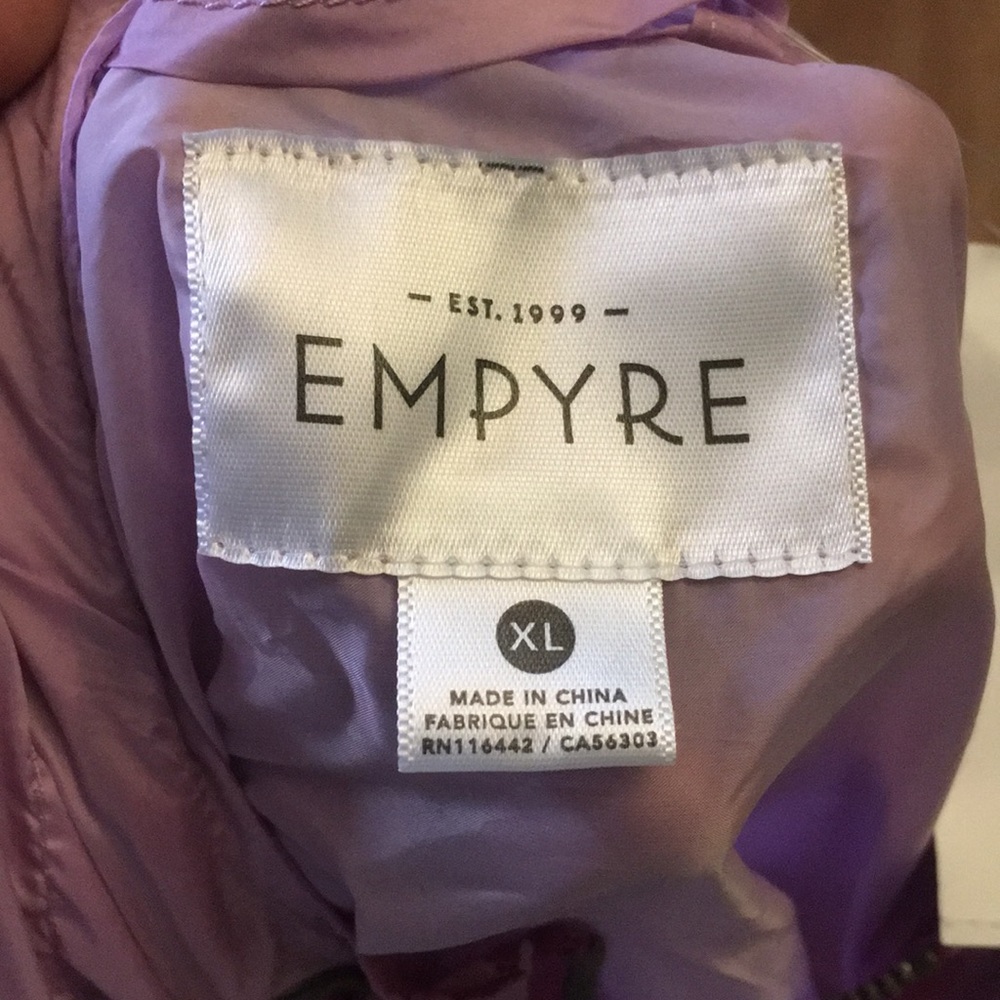 Windbreaker. - Picture 1 of 2